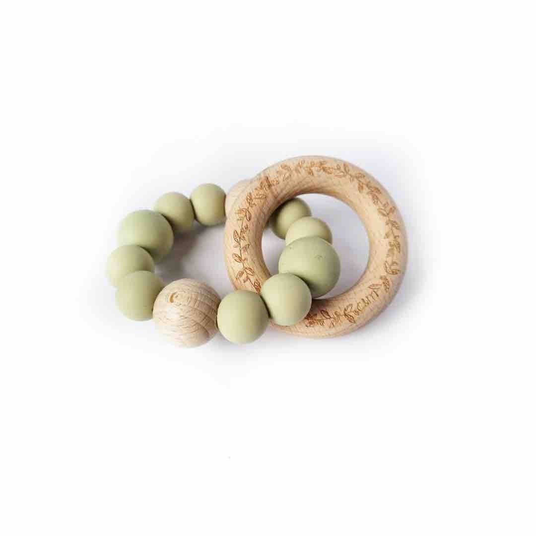 Chewies & More Engraved Leaf Rammelaar - BezigeBijtjes