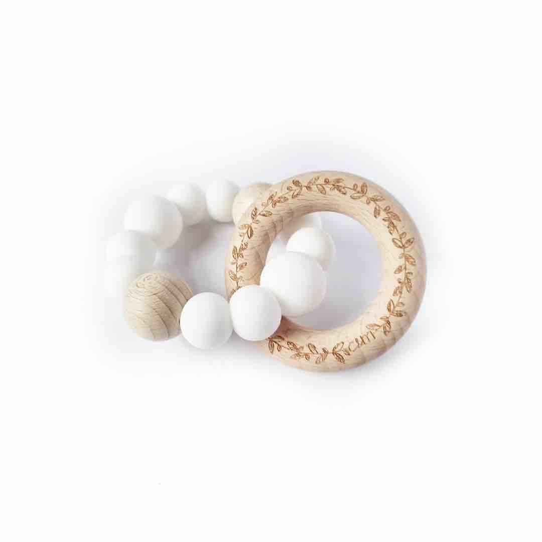 Chewies & More Engraved Leaf Rammelaar - BezigeBijtjes