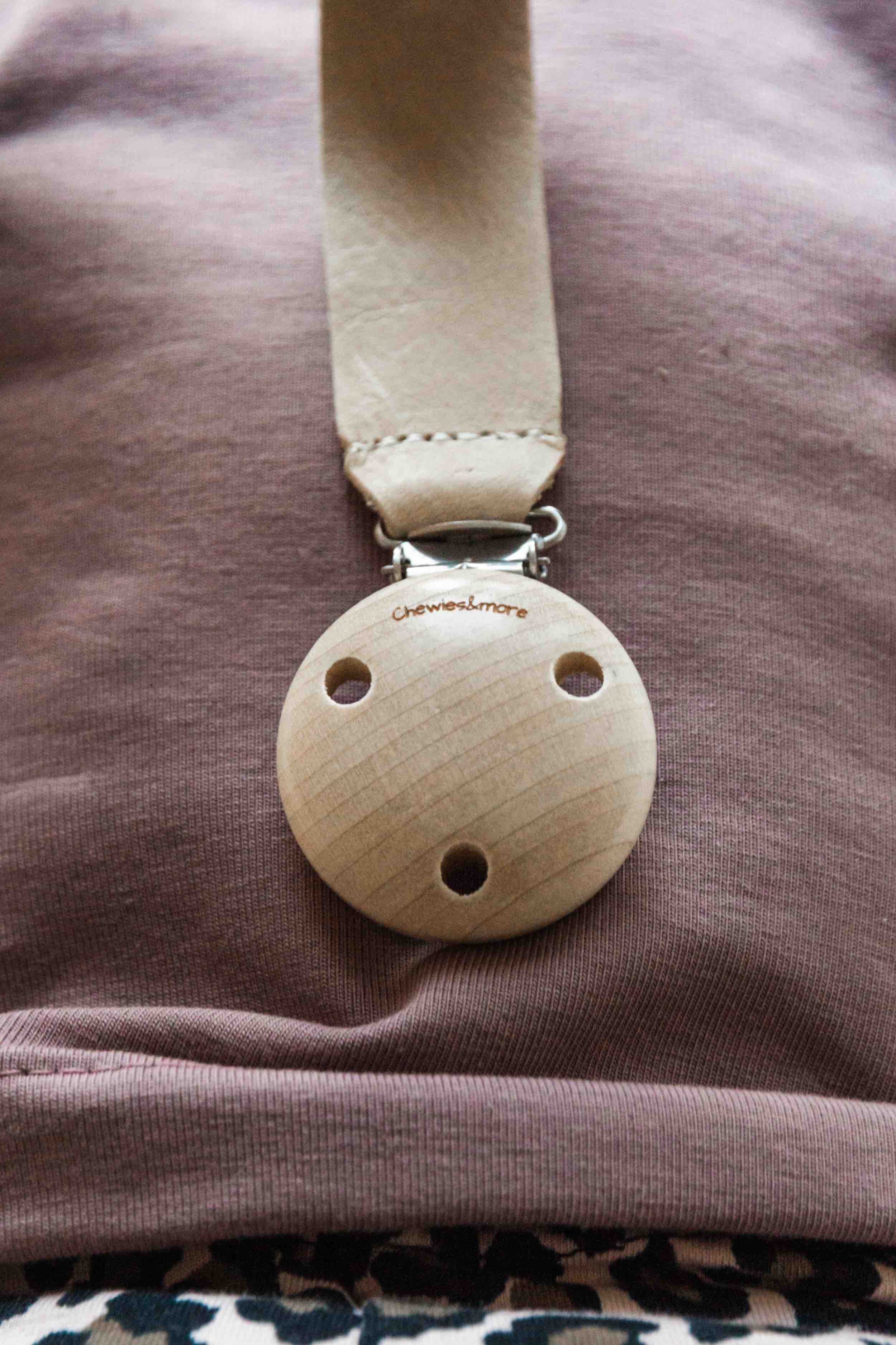 Chewies & More Leather Speenkoord - BezigeBijtjes