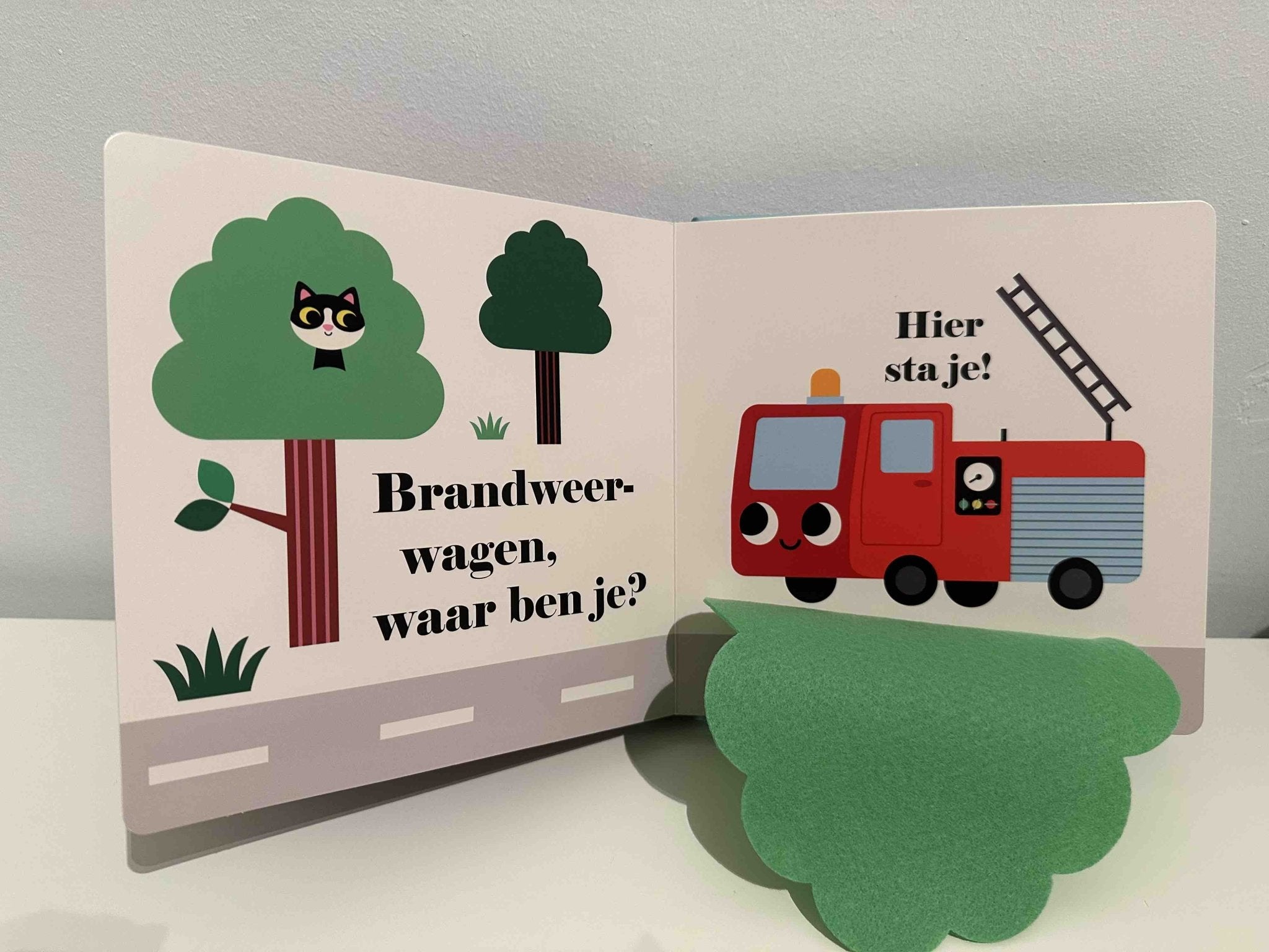 KartonBoek - Brandweerwagen, waar ben je? - Ingela P Arrhenius - BezigeBijtjes