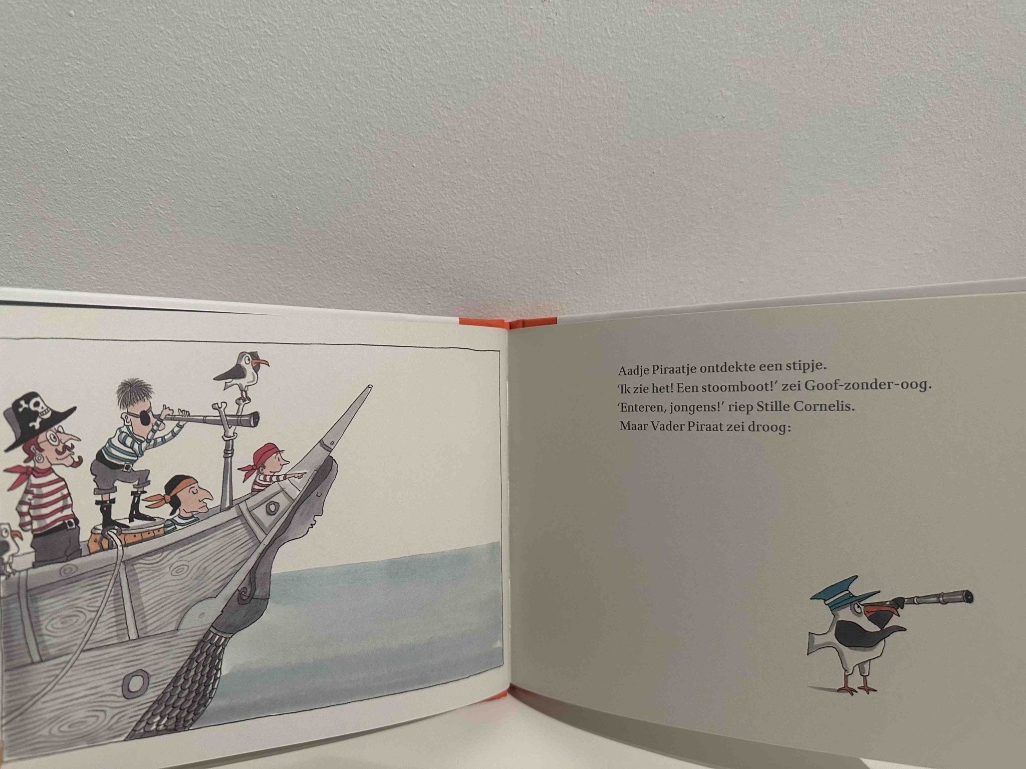 Prentenboek Hardcover - Aadje Piraatje en de stoomboot van Sinterklaas - Marjet Huiberts - BezigeBijtjes