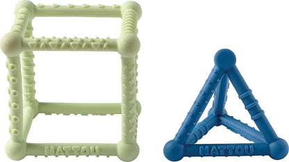 Nattou Speel Kubus Piramide - Siliconen - Groen / Blauw - Bijtring 10 cm - BezigeBijtjes